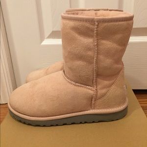 Baby Pink Uggs - Women’s 6, Big Kids 5